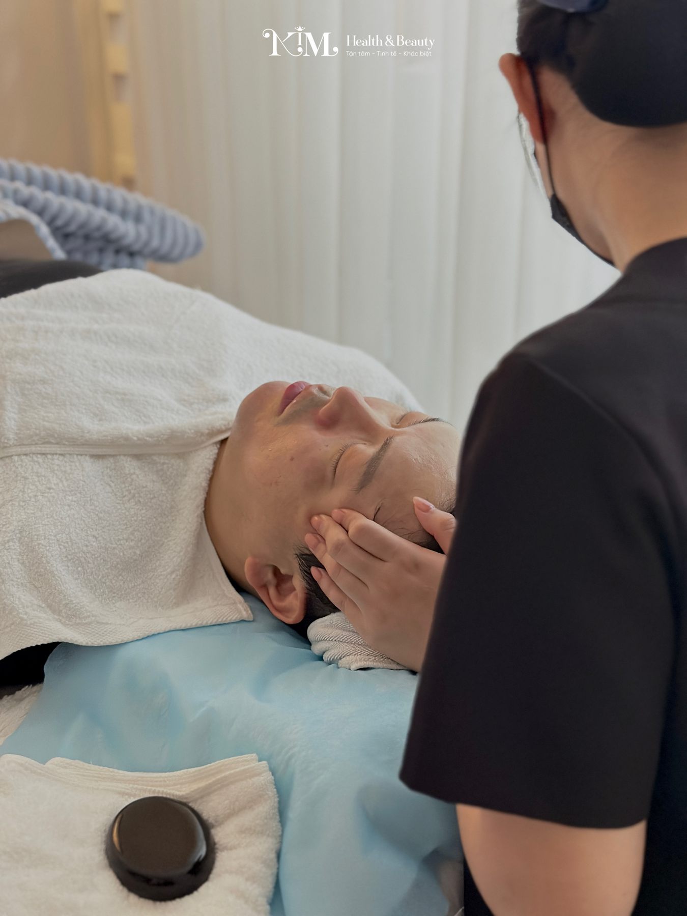 Chăm sóc da mụn chuẩn y khoa tại KIM